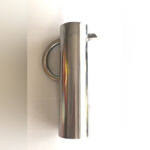 Stainless steel pitcher Modern look Preowned Great condition